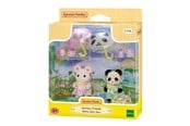 Dukke, bamse og udstyr - Sylvanian Families Nursery Friends - Rainy Day Duo - 5748