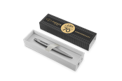 Skrive- og Tegneværktøjer - Parker Jotter Kuglepen | Special Edition | 70 års jubilæum rustfri stål krombeklædning | Blå blækpatron | Gaveæske - 2205530