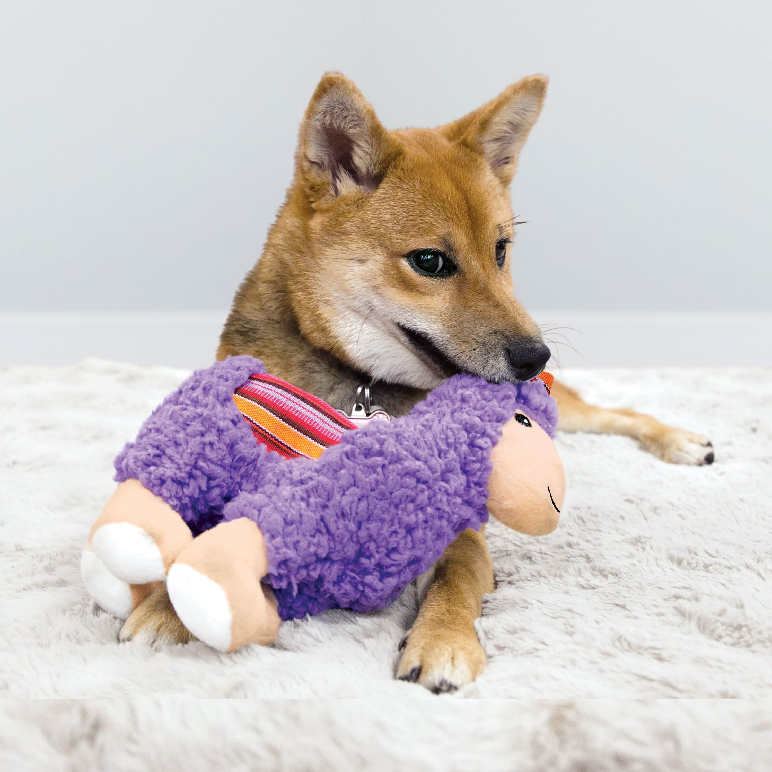 KONG Dog Toy Sherps Llama Medium 17x20cm Hundeudstyr 340921