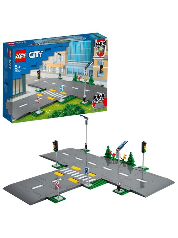 LEGO City intersection with traffic lights 60304 - GEEKD.dk