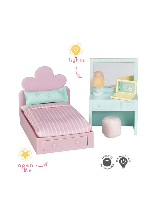 Micki Lundby teen-værelse med pink seng, toiletbord, computer og puf. Lampe med lys; skuffe kan åbnes. Bruger 1x CR2032-batteri (medfølger ikke). 15-minutters auto-sluk.