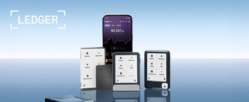 Ledger hardware wallets til kryptovaluta med Ledger-appen på smartphone, der viser Bitcoin, Ethereum og Solana