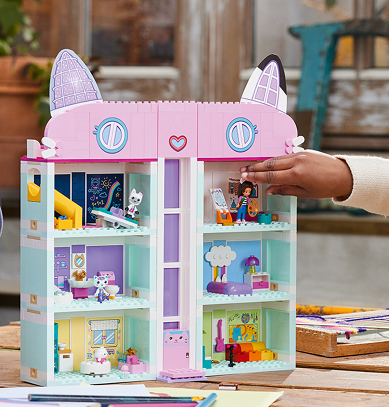 Lego-GabbysDollhouse-lifestyle