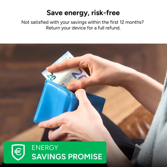 Person lægger eurosedler i pung, der illustrerer risikofri energibesparelse med tado° Energy Savings Promise