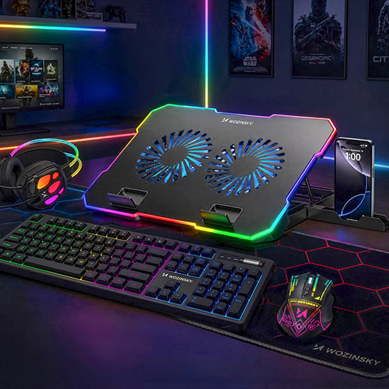 Wozinsky gaming-setup med RGB-belyst laptop-køleplade, tastatur, mus, headset og musemåtte i mørkt rum