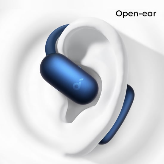Grafisk fremstilling af hvidt øre med en mørkeblå open-ear høretelefon