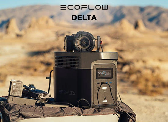 EcoFlow DELTA power station i ørkenmiljø med kamera og professionelt udstyr tilsluttet